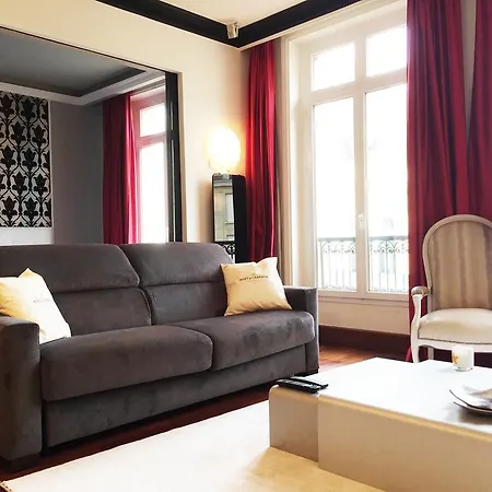 Champs Elysees Exceptional 1 Bedroom * Paris
