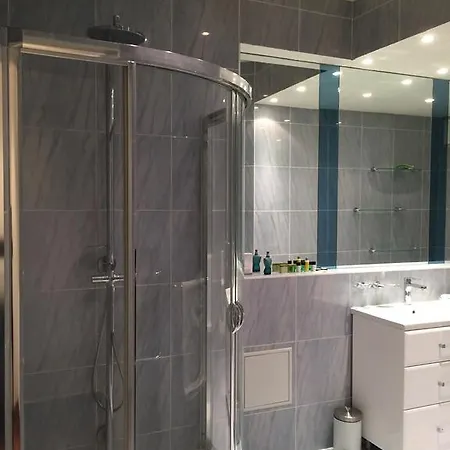 Champs Elysees Exceptional 1 Bedroom Apartment *