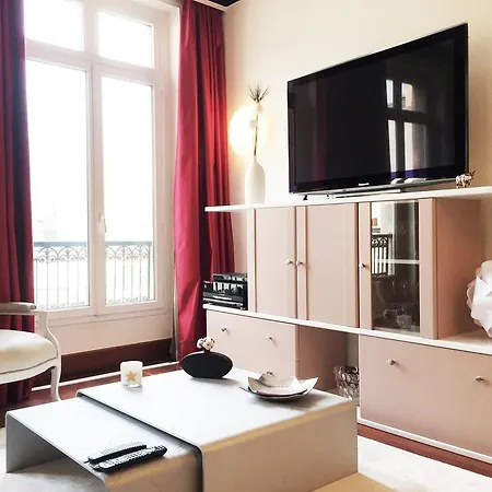 Apartment Champs Elysees Exceptional 1 Bedroom Paris