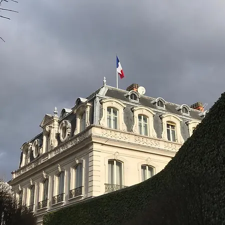 Champs Elysees Exceptional 1 Bedroom Paris