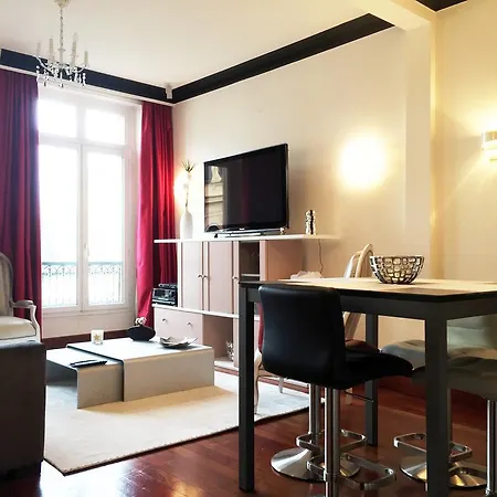 Champs Elysees Exceptional 1 Bedroom Apartment *