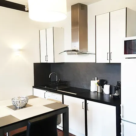 Champs Elysees Exceptional 1 Bedroom * Paris